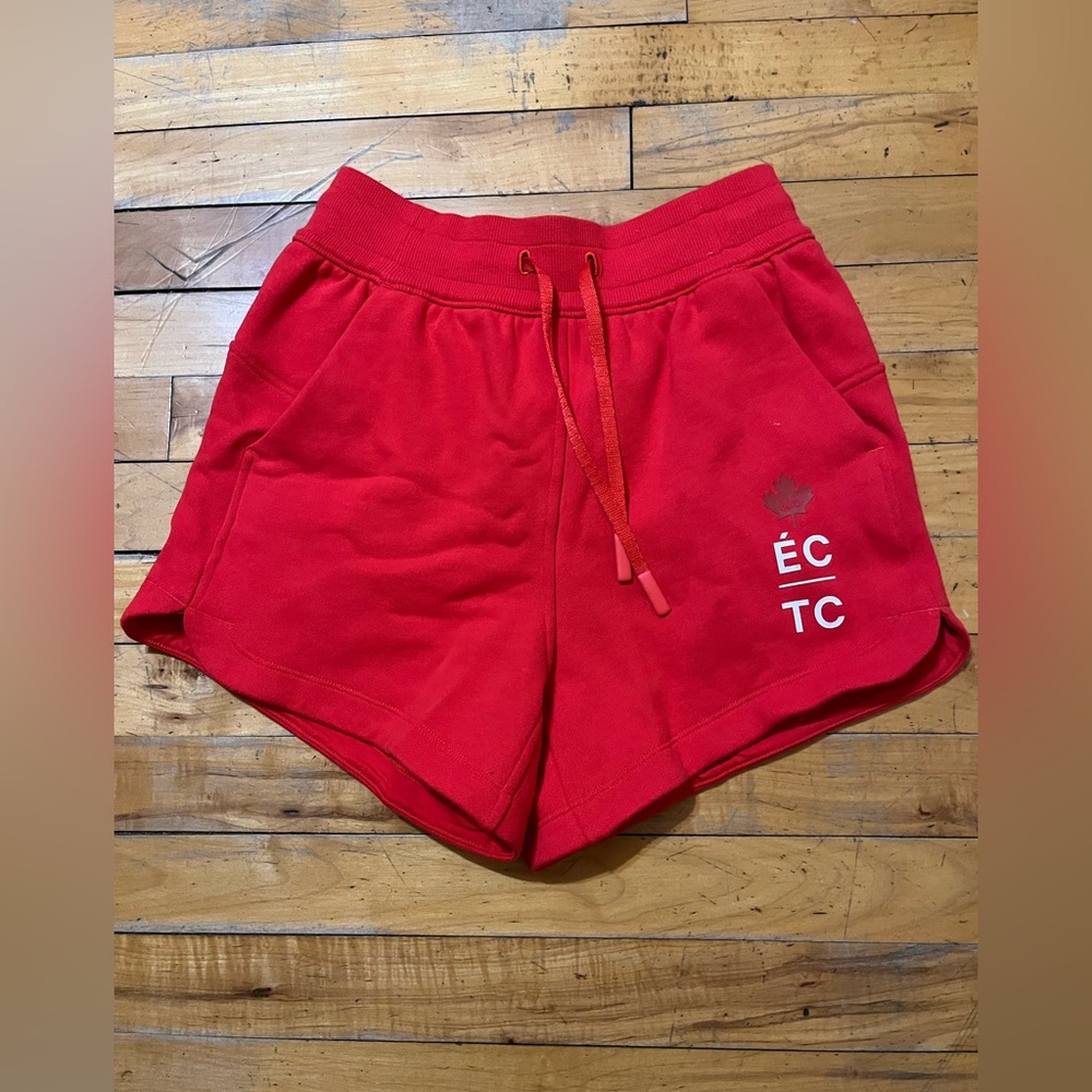 Lululemon Relaxed Fit Fleece 4” Shorts Team Canada Collab *NWOT’s Size 2 & Bag*